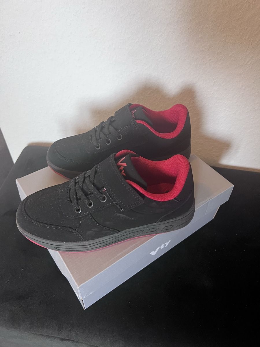 Schuhe für Jungen: Schuhe – Neu (gemäss Beschreibung) aus Langenthal von Nu89 2
