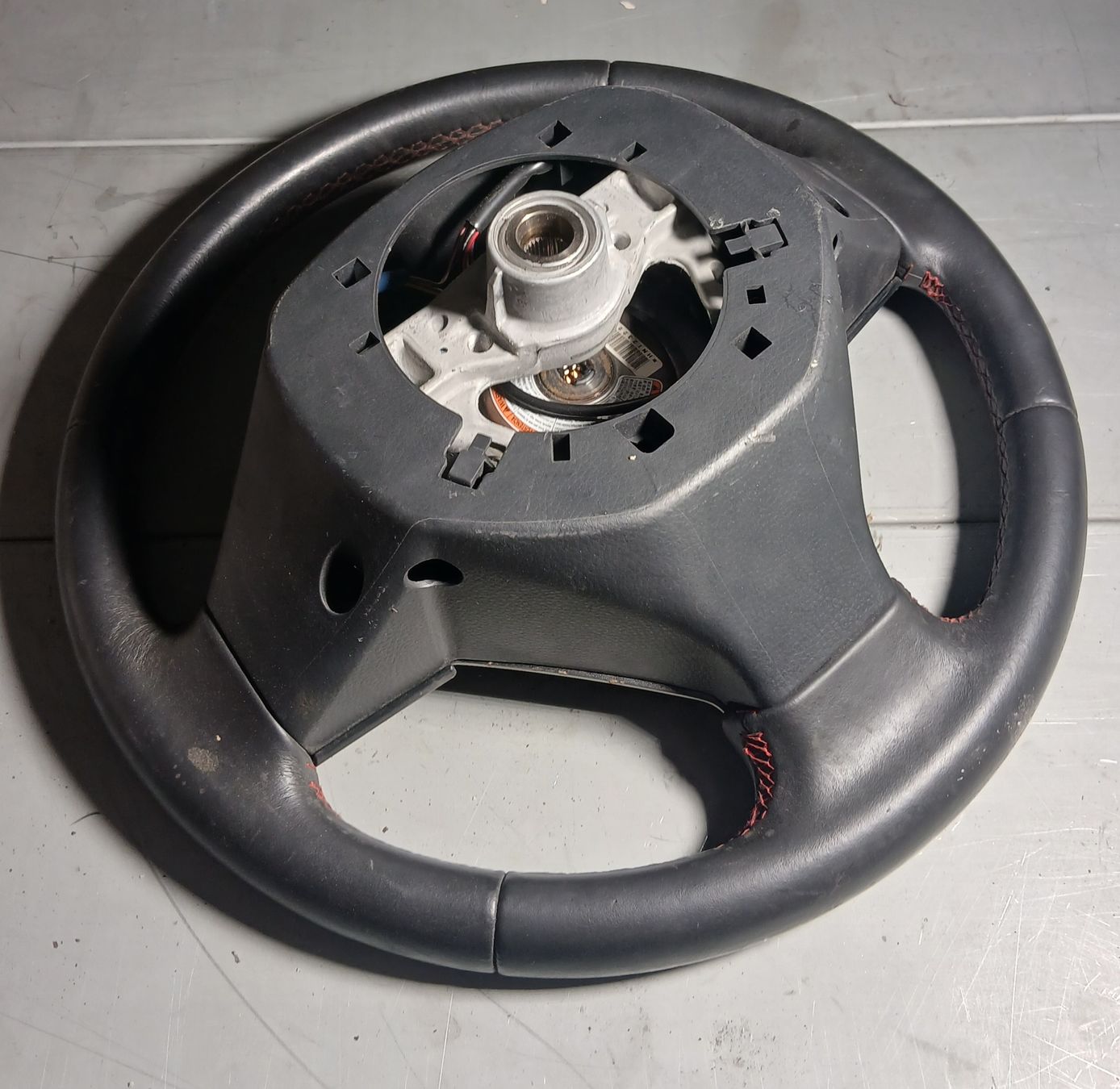 Suzuki Tutti pezzi di ricambio auto: Volant Suzuki Swift 2010-2017 – Usato da la heutte venduto da Auto-stock 2