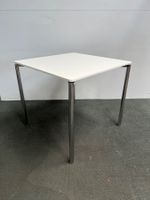 056 FRITZ HANSEN Plano Bistrotisch quadratisch