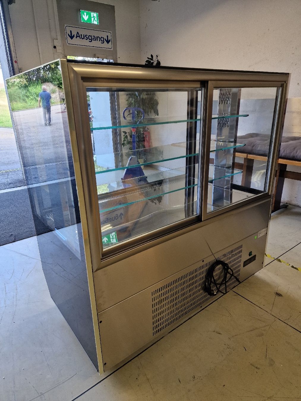 Allestimento di negozi e stand fieristici: Kühlvitrine  Neu – Usato da Niederwangen BE venduto da HasGastrobedarf 4