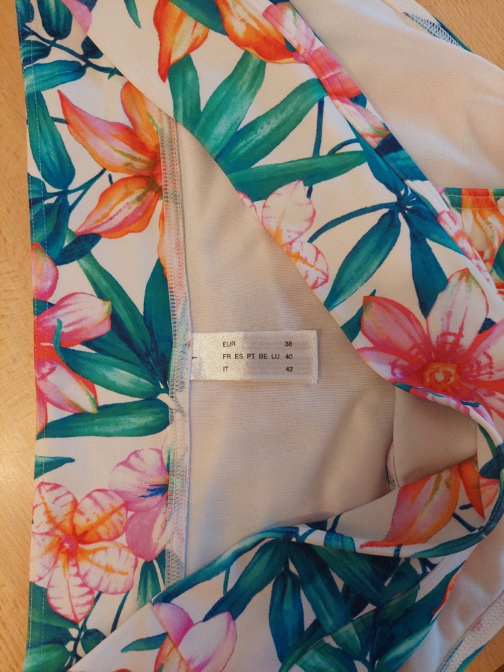 C&A Costumi da bagno & Bikini: Badeanzug Blumenmuster Grösse 38 2 Teilig Umstandsmode – Usato da Gränichen venduto da JaelRoost 4
