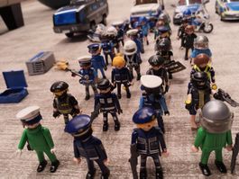 Set Playmobil Polizei (29 Figuren, 4 Polizeiautos, 1 Heli)