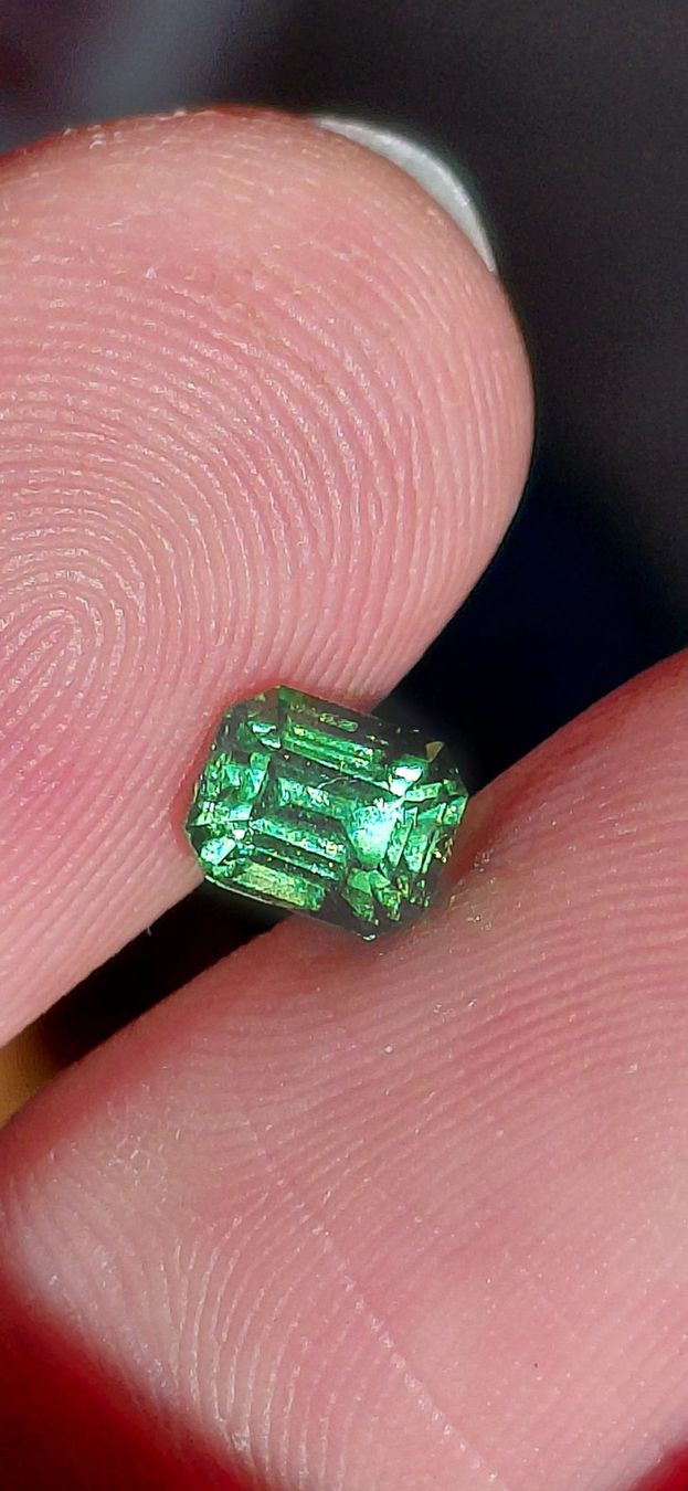 Pierres précieuses: Tsavorite Ultra Fire – D'occasion à Bévilard par Yougems 4