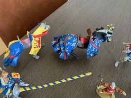 Ritter Figuren Set mit Pferden und Zubehoer gebraucht