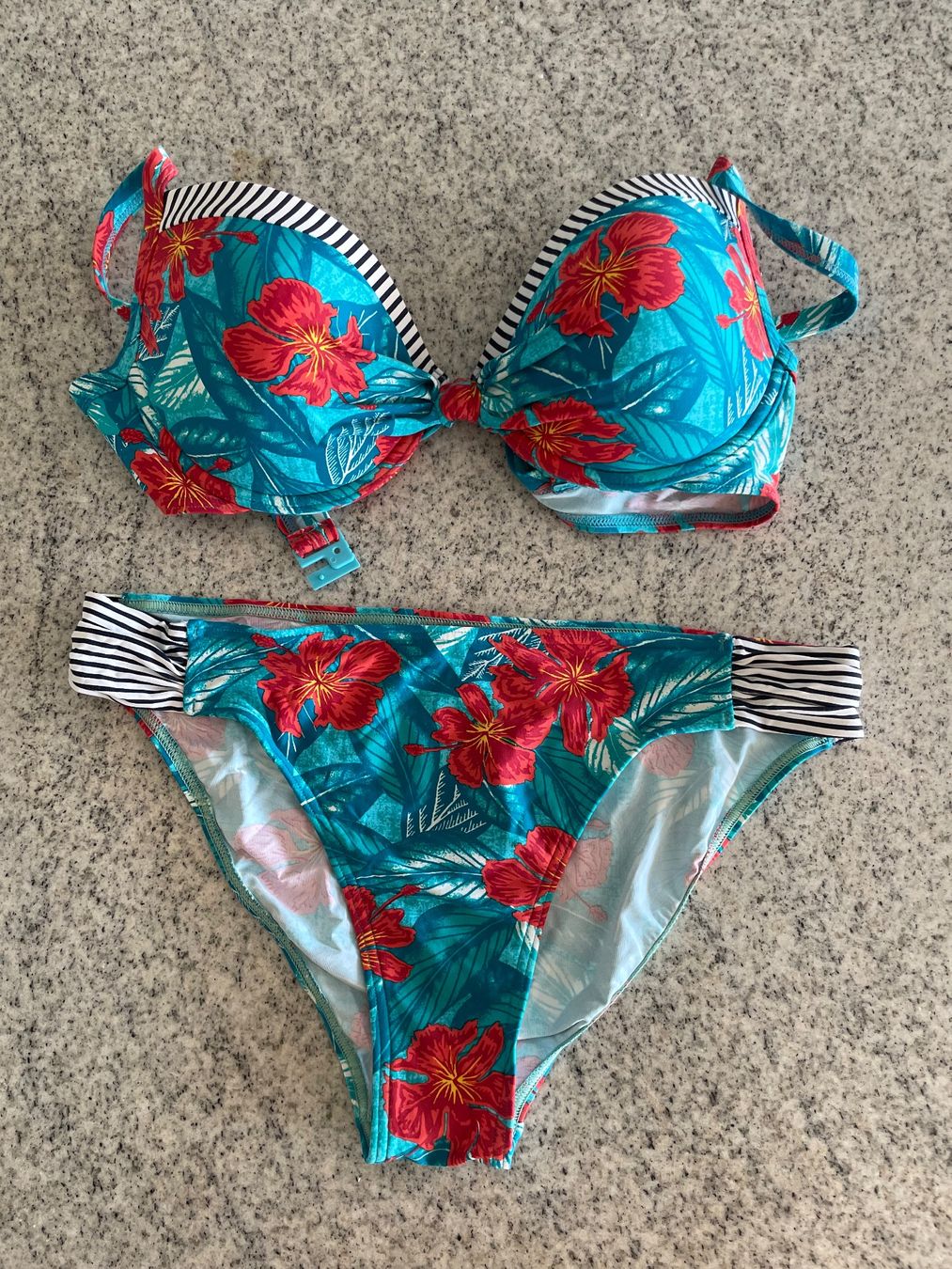 Badekleider & Bikinis: Schöner Bikini – Gebraucht aus Neuwilen von bobbel01