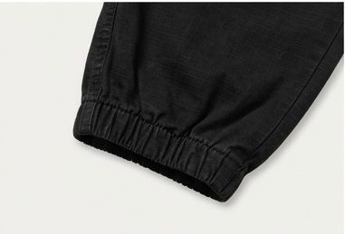 Carhartt Pantaloni: Schwarze Carharrt Cargohose – Usato da Basel venduto da aym_9yvr 2