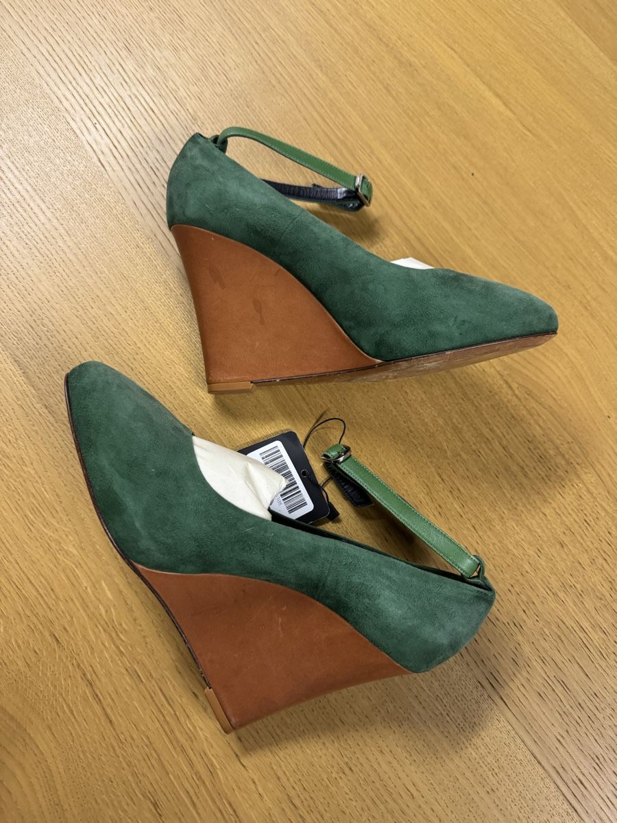 Celine Scarpe da donna: Celine green suede leather wedges, size 39 – Usato da Zürich venduto da EShopping81 2