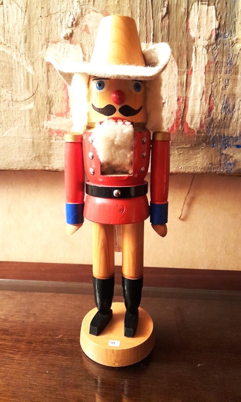 Statuette: Statuette casse-noisettes en bois – Nuovo e nell'imballaggio originale da LE MONT-SUR-LAUSANNE venduto da CHOCO04