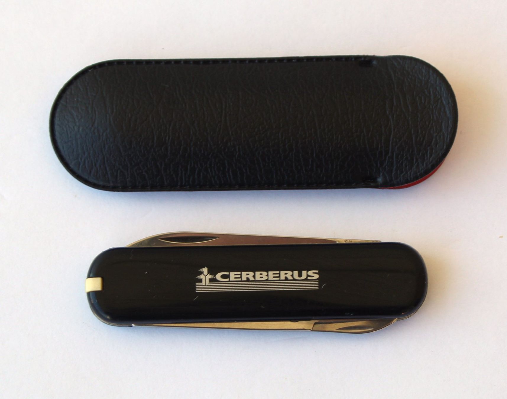 Victorinox Coltelli tascabile: Taschenmesser Victorinox Cerberus mit Etui – Usato da Zürich venduto da Auctionata