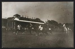 Foto-AK Mannheim, Rennen auf der Pferder
