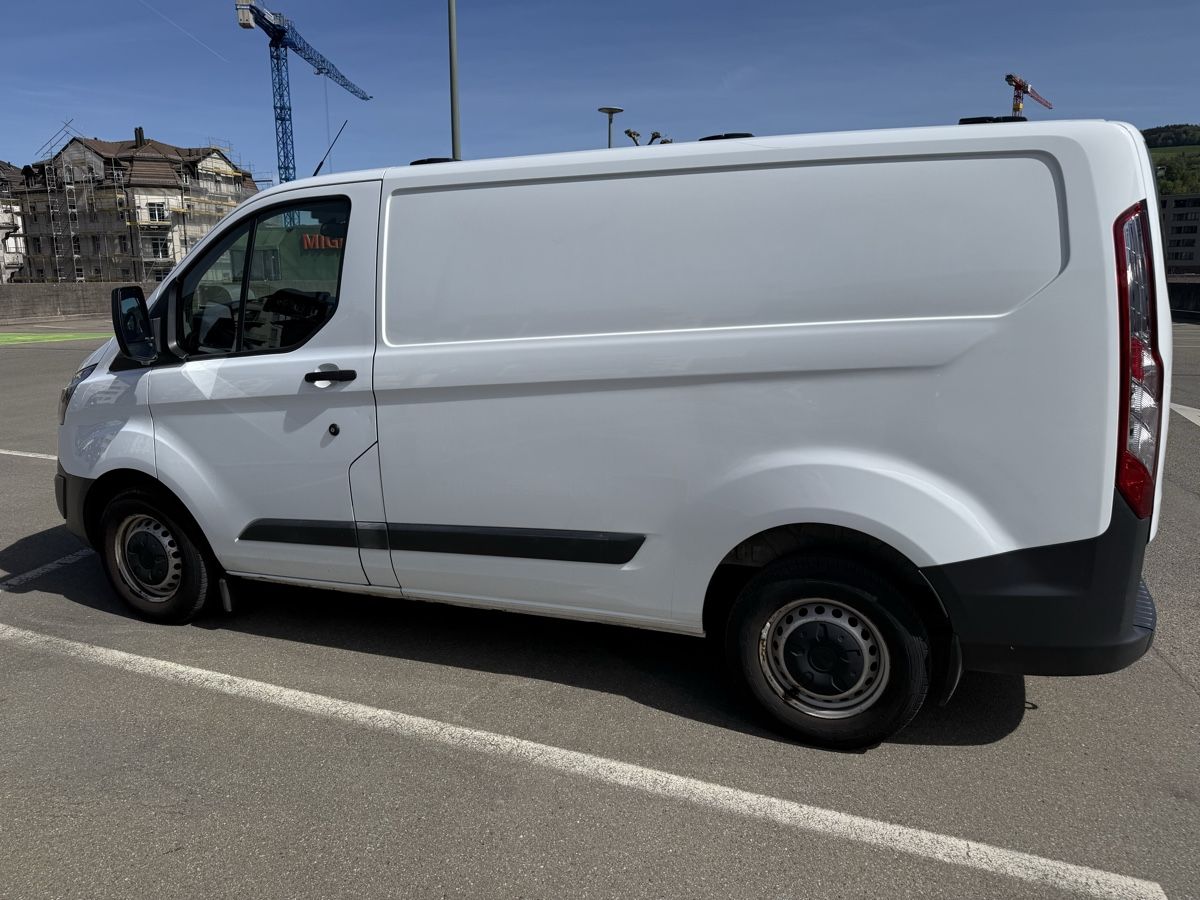Ford Véhicules utilitaires: Lieferwagen Ford Transit Custom  – D'occasion à St. Gallen par Edi040 1
