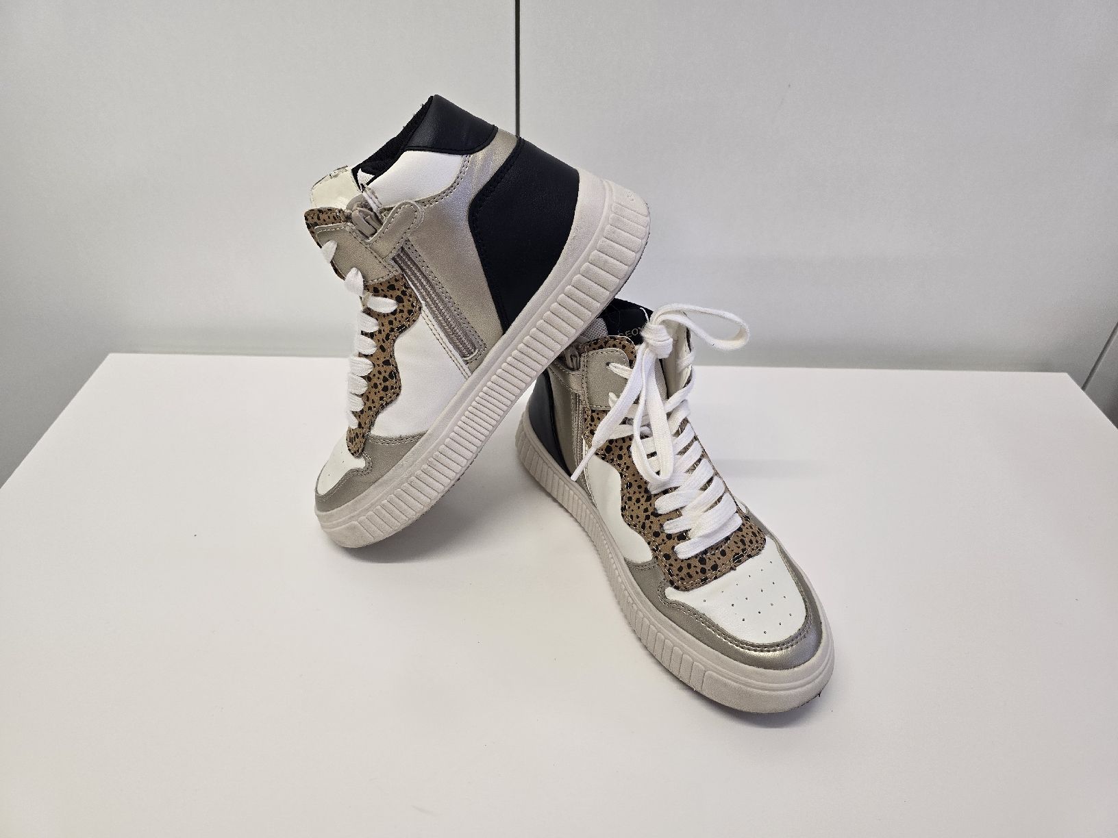 Geox Scarpe per ragazze: GEOX Hocher Sneaker, Gr.37 – Usato da St. Gallen venduto da CAPYCORP 1