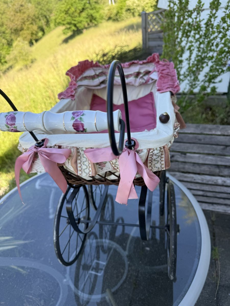 Carrozzine per bambole: Antiker Puppenwagen – Usato da Embrach venduto da Tom1717 5