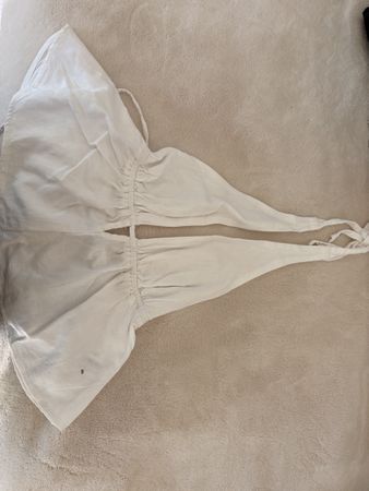 Haut halter dos nu blanc, avec une  tache!