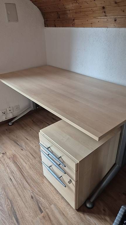 Schreibtische: Schreibtisch mit Korpus – Gebraucht aus Ottikon von Daisy2002