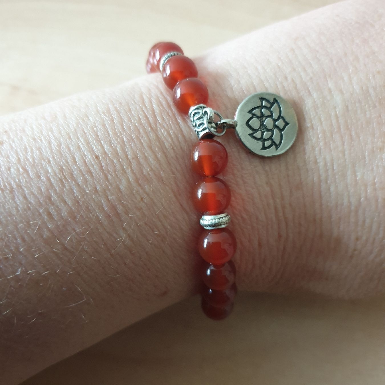 Bracciali & Braccialetti: Karneol Elastarmband mit Anhänger 19cm – Usato da Winterthur venduto da katzen07 3