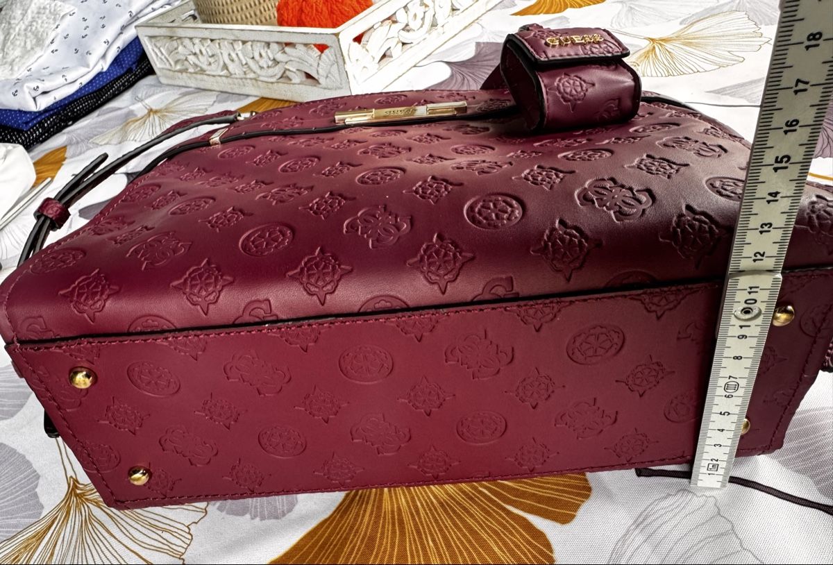 Guess Borse da donna: Sac à main Guess rose foncé – Nuovo (secondo la descrizione) da Lausanne venduto da Flomag 8