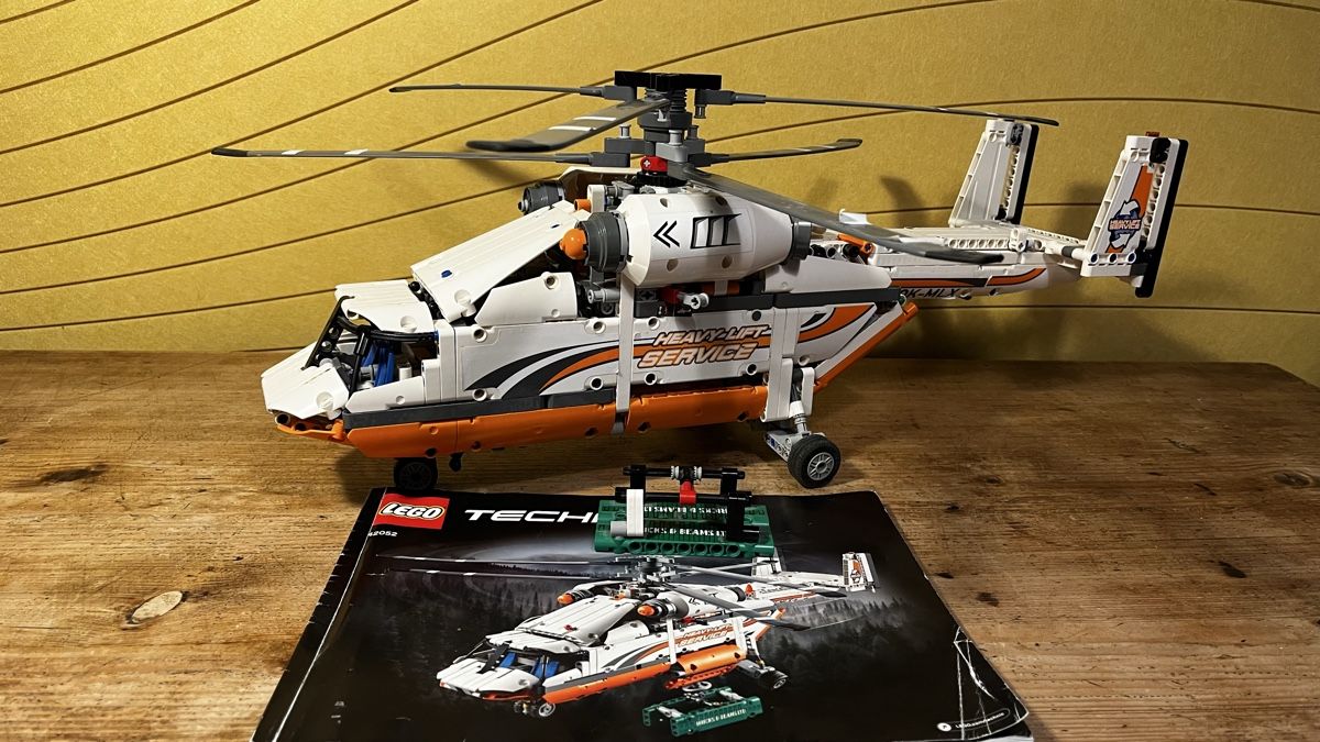 Lego Spielzeuge: LEGO Technic 42052 Schwerlasthubschrauber Airbus Helikopter – Gebraucht aus Ennetbaden von teo_yg9s 1