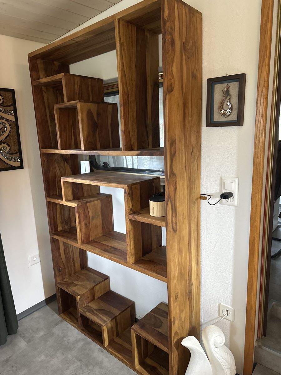Scaffali: Wunderschönes grosses Mangoholz-Regal – Usato da Wildberg venduto da TradeMe 1