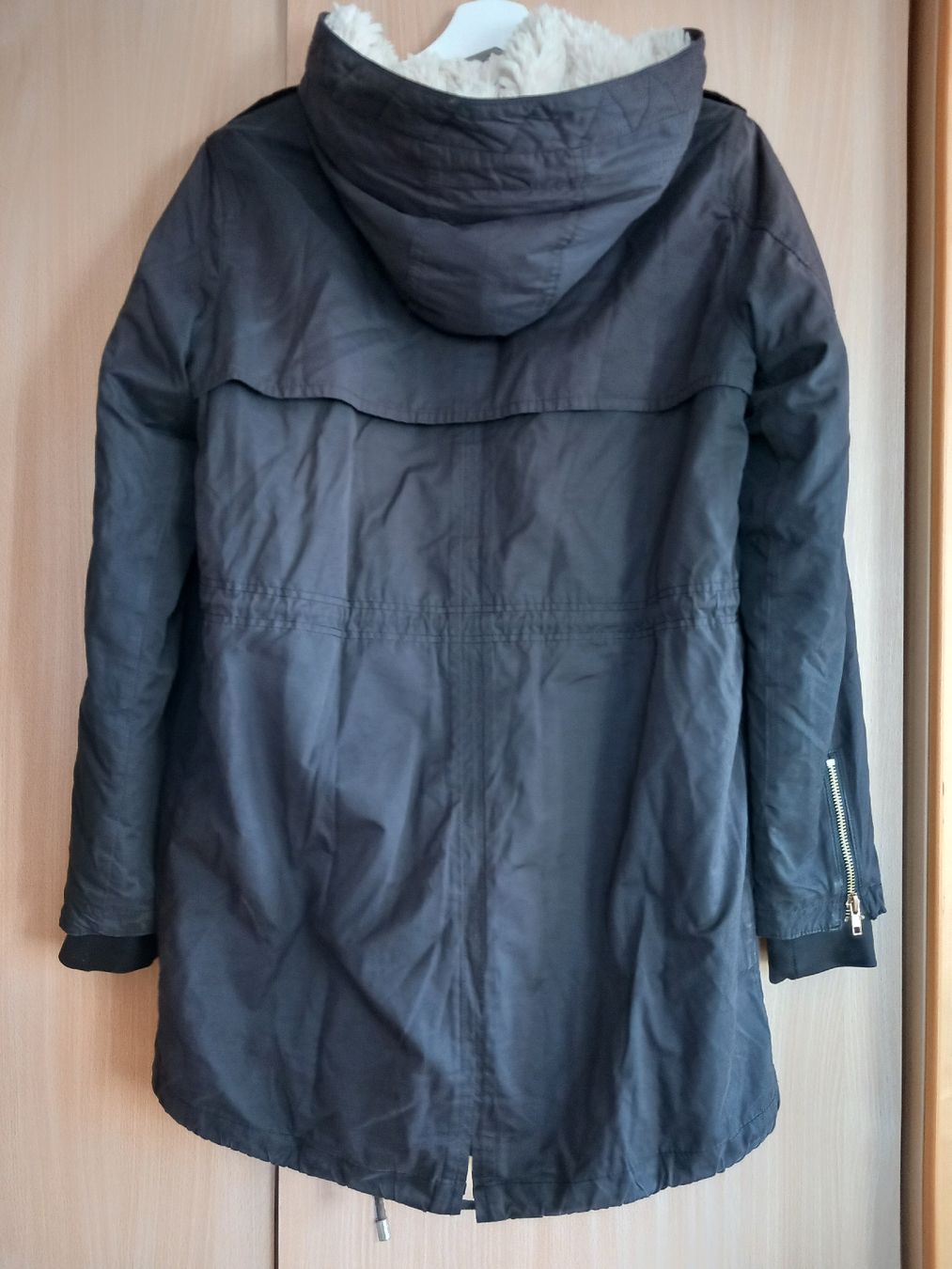 Mango Jacken: Veste parka MANGO Casual noire – Gebraucht aus Faoug von per_kp6r 1