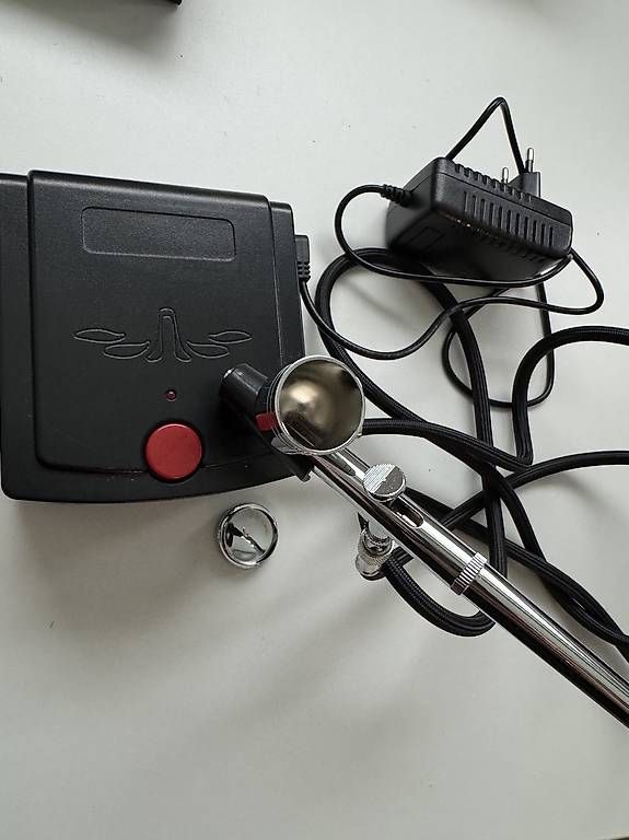 Make-up: Airbrush Set – Usato da Heiligkreuz (Mels) venduto da Chliniii 1
