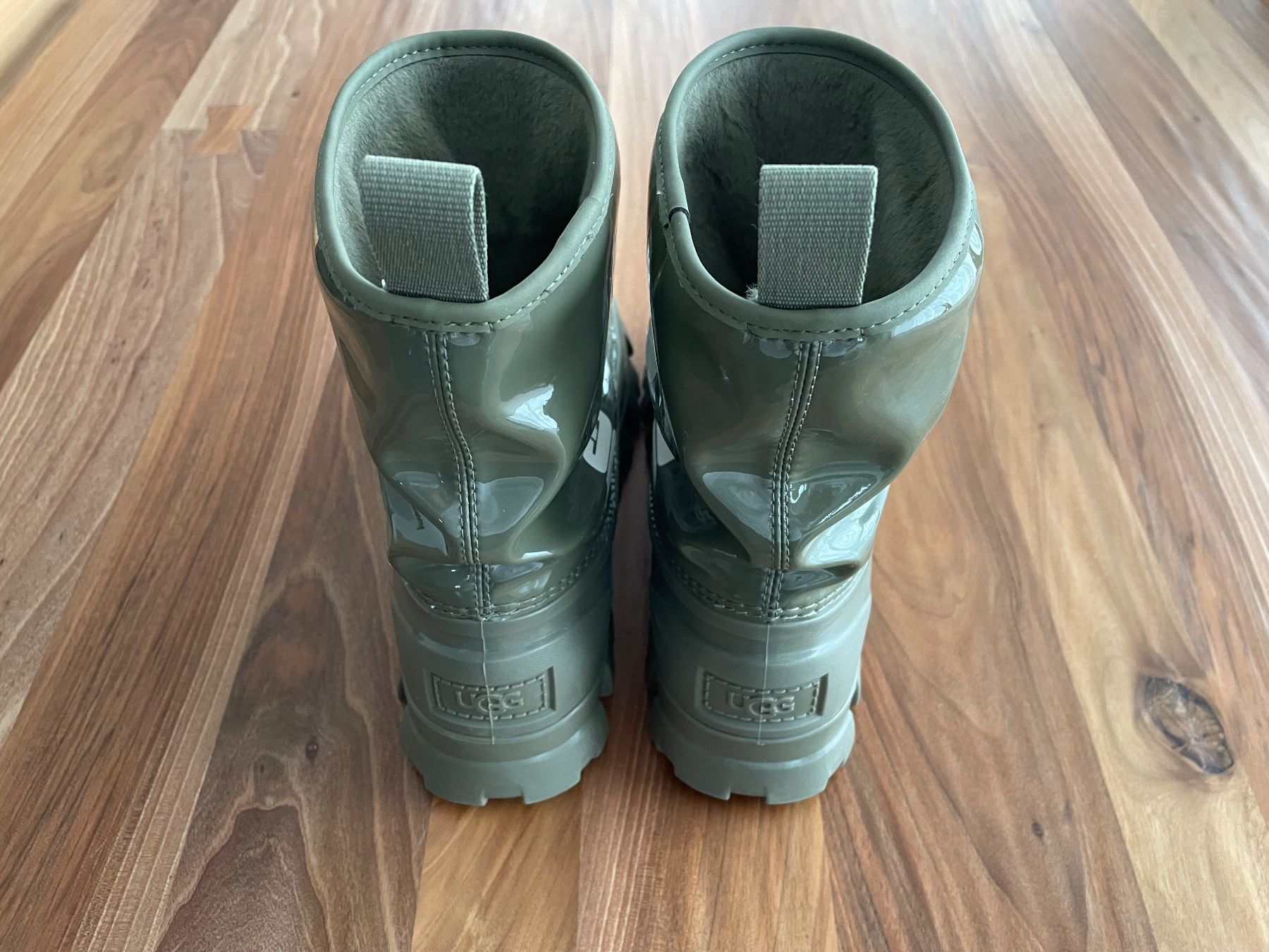 Ugg Scarpe da donna: UGG W Classic Brellah Mini Boot olive Gr. 39 - NP CHF 139.00 – Usato da Chur venduto da Hortensia03 5