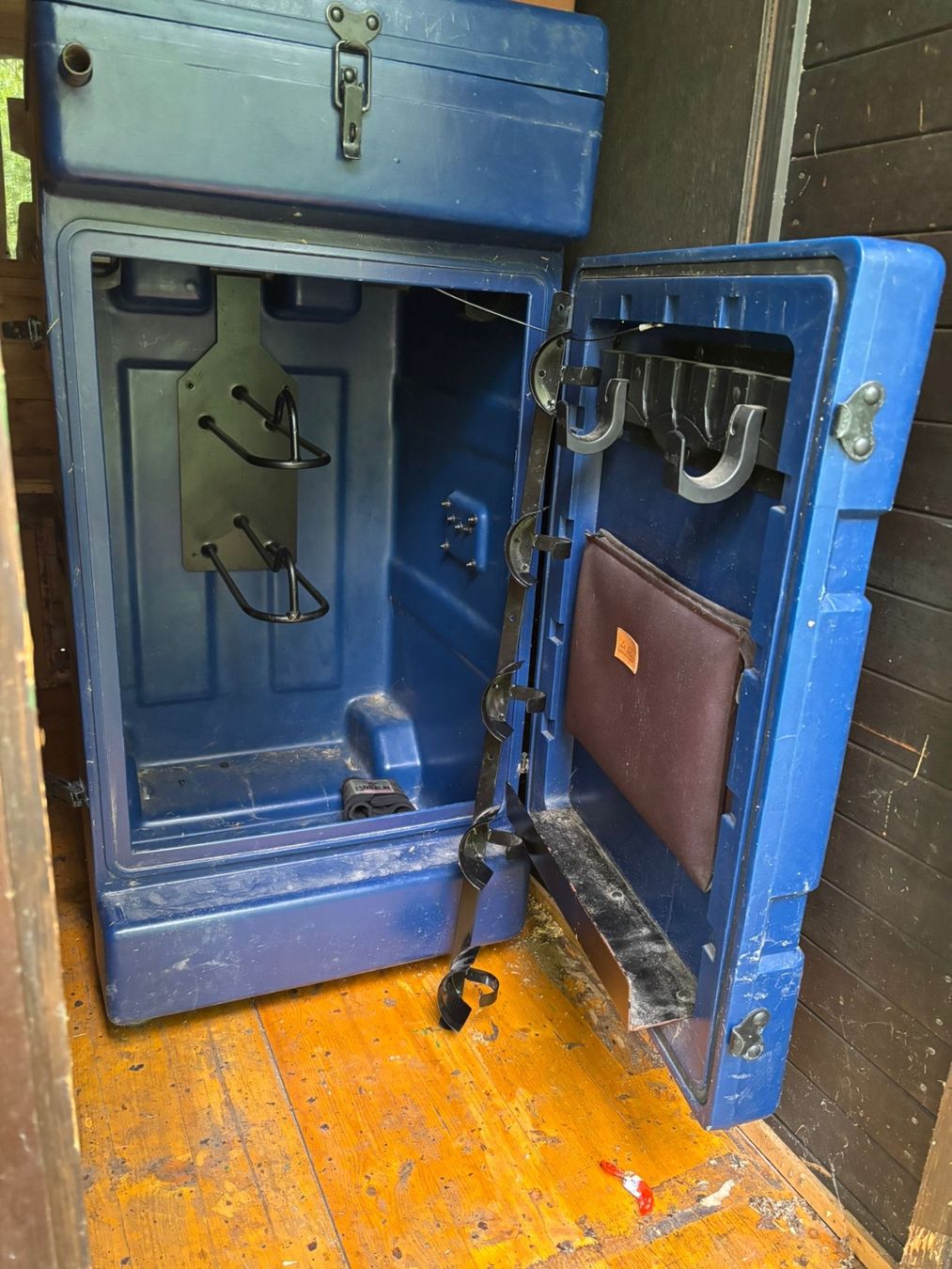 Armadi: Mobiler Sattel- und Putzschrank – Usato da Maienfeld venduto da maj_5wqd 3