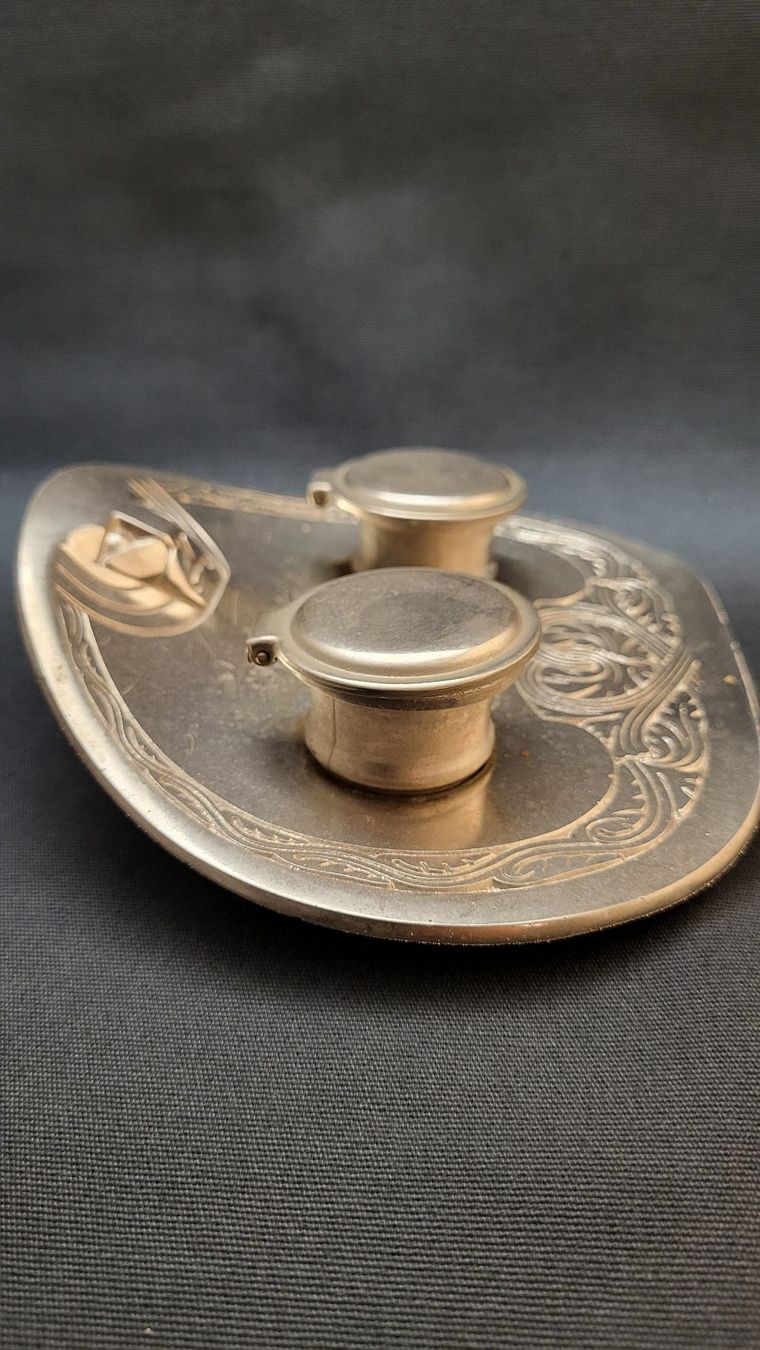 Figuren: Antikes Jugendstil-Tintenfässli mit Loöwe – Gebraucht aus Basel von spinne02 6