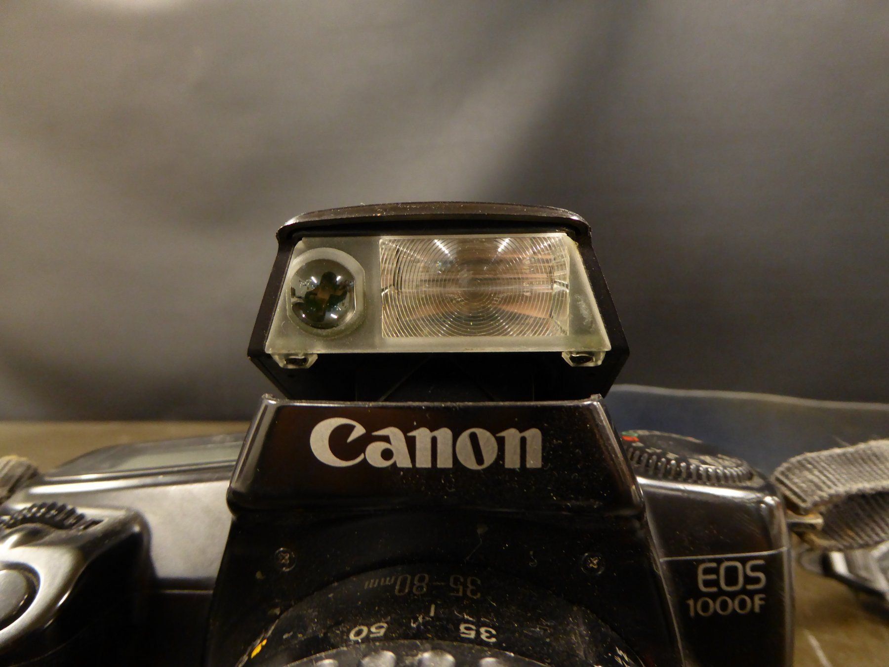 Canon Fotocamera: Canon EOS 1000F analog Spiegelreflexkamera mit Zoomobjektiv – Usato da Basel venduto da ili_j29z 7