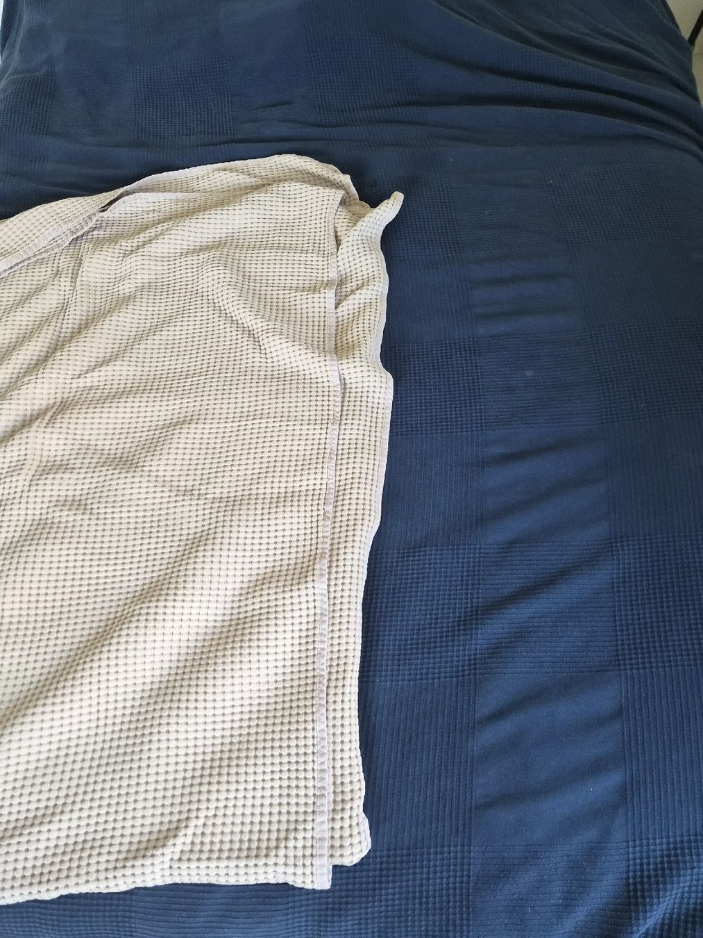 Ikea Coperte: 2 Ikea Bed Covers 200x220 – Usato da Maur venduto da Sofi___