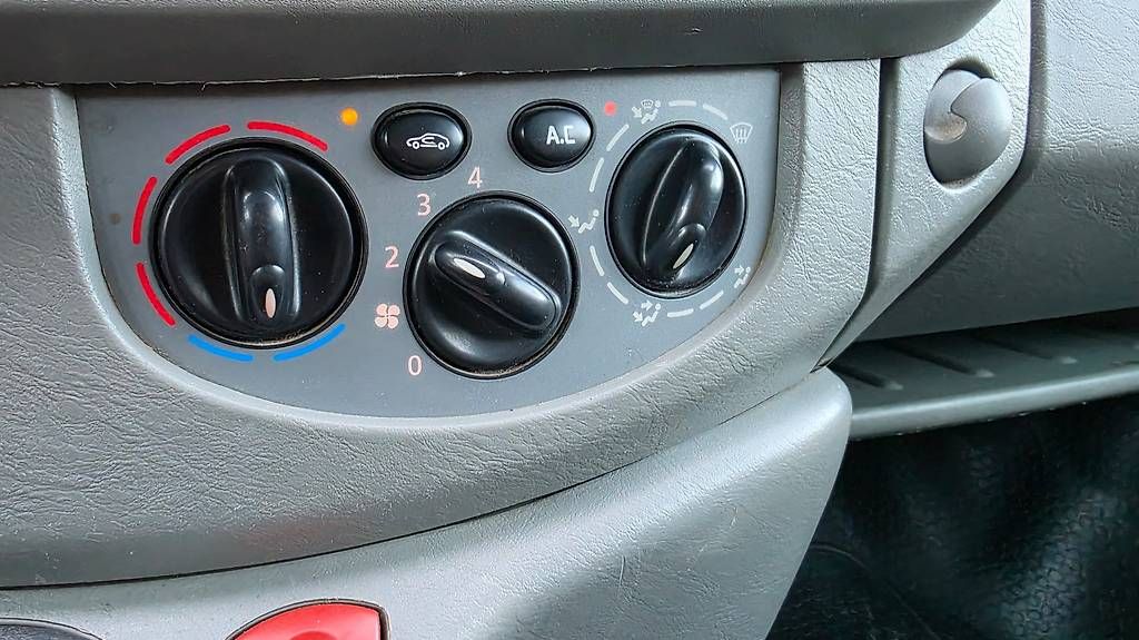 Renault Veicoli commerciali: RENAULT TRAFIC 9 POSTI ARIA CONDIZIONATA – Usato da Cresciano venduto da Gafe2009 8