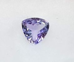Tanzanit Dreieck 0,70ct VVS1 Unbehandelt Violet Neu