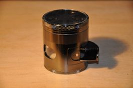 DeLuxe Weed Grinder - Alu - Silber - 4Teilig - mit Spachtel