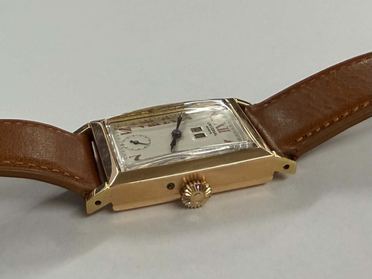 Universal Genève Orologi: Universal Genève en or très rare – Usato da Glovelier venduto da Elsii44 1