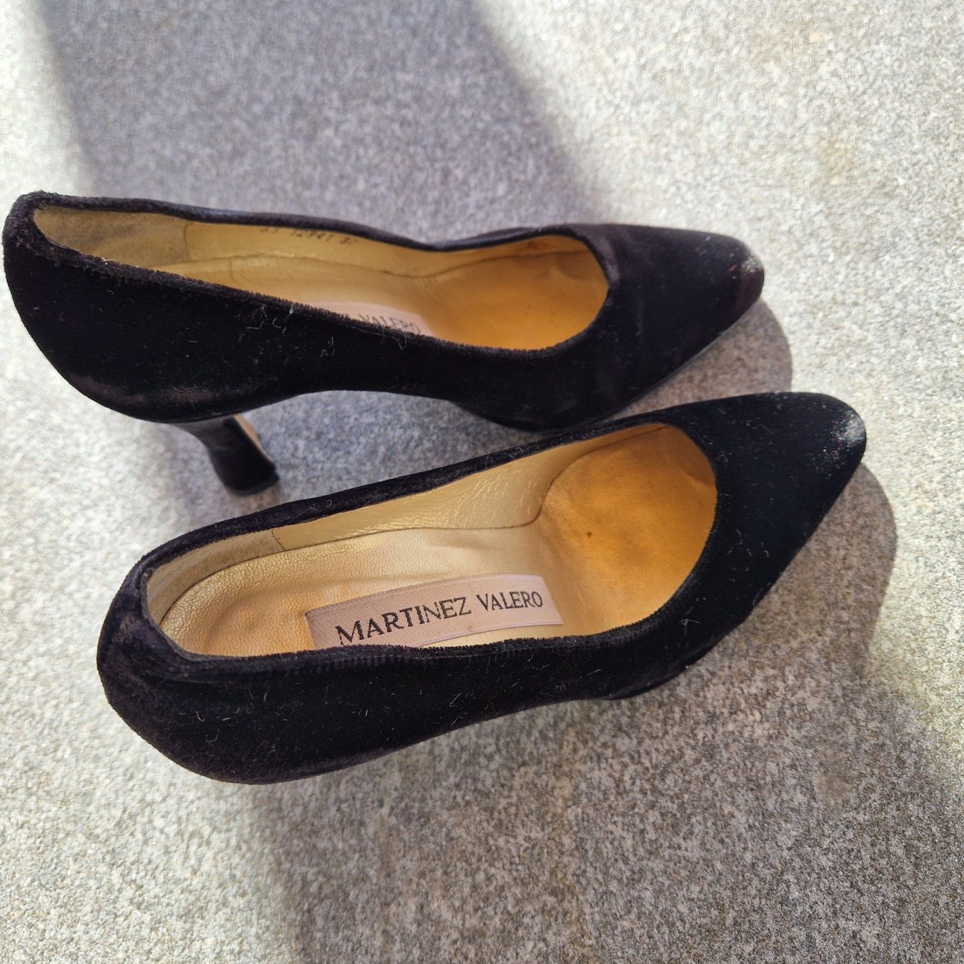 Damenschuhe: Jetzt oder Nie: Klassiker: Samt Pumps, Schwarz, Gr. 37 – Gebraucht aus Gränichen von sunchi07 2