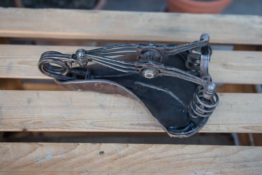 Pezzi di ricambio: Kultiger Vintage-Ledersattel mit Federn - wie Brooks – Usato da Diepoldsau venduto da Dau0 1