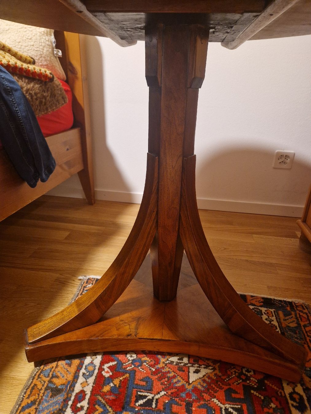 Tavoli: Nussbaum Tisch antik – Usato da Wahlen b. Laufen venduto da Martin350 4