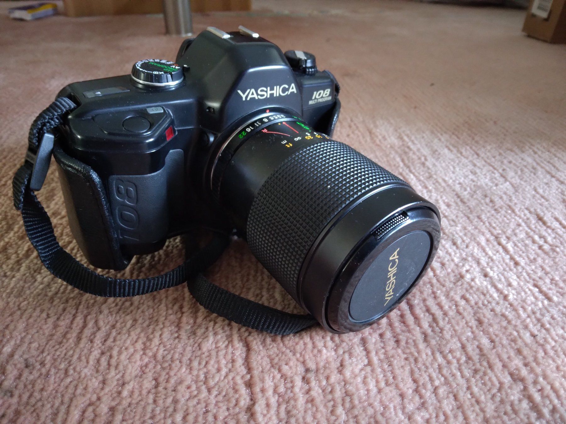 Yashica Fotocamera: Yashika Kamera Multi Program 108 mit Blitzaufsatz – Usato da Würenlos venduto da Esmeralda74