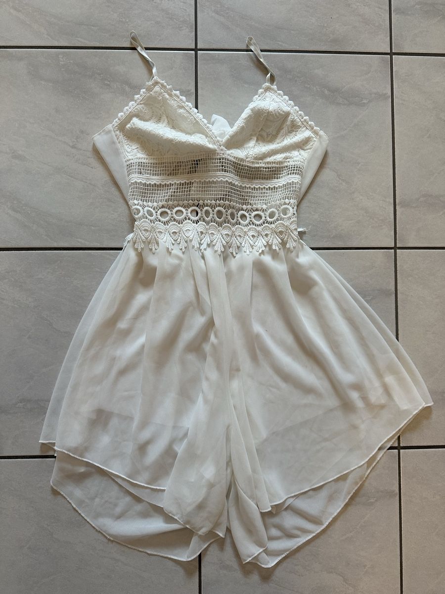 Tute: Kurzer weisser Jumpsuit mit Spitze, Grösse S – Usato da Hergiswil NW venduto da kaufe_at_kaufmann 4