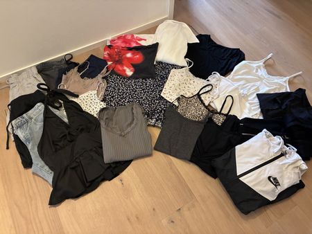 24 teiliges Kleiderset Gr S ab 1.00