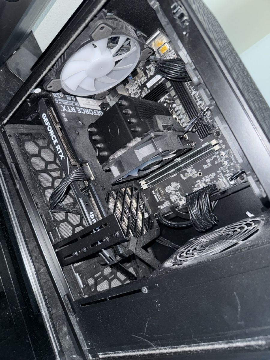 PC: Erazer Gaming PC mit GeForce RTX uvm. – Usato da Rothrist venduto da tit_8nb6
