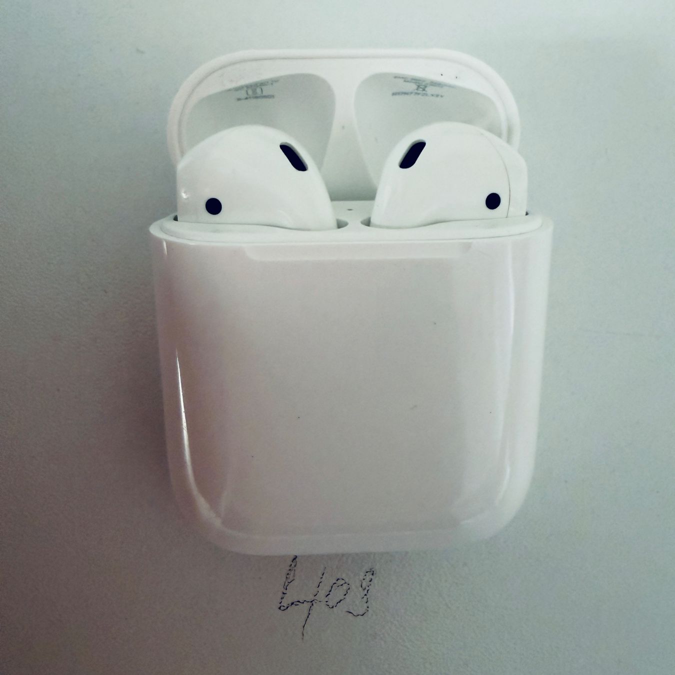 Apple Cuffie: Original Apple AirPods 2 Gen. Wireless Kopfhörer & Case – Usato da Basel venduto da MY.AIRPODS.SHOP