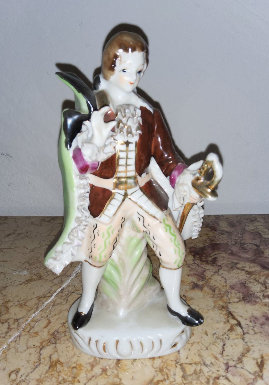 Statuette: ROKOKO Porzellan-Figur 'JUNGER EDELMANN' - anfangs 20. Jht? – Usato da Thalwil venduto da freespirit-jp
