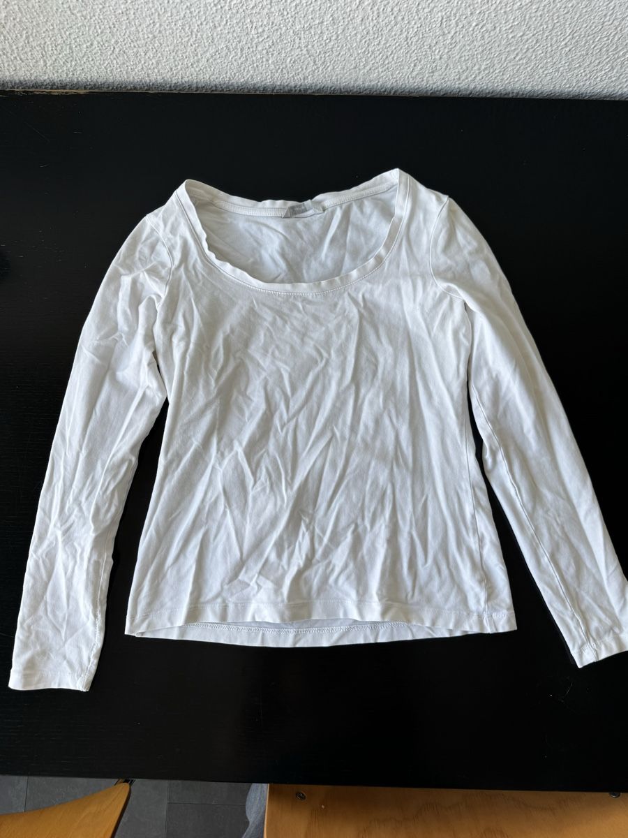 Top: basic white longsleeve Top – Usato da Zürich venduto da forestF4iry 3