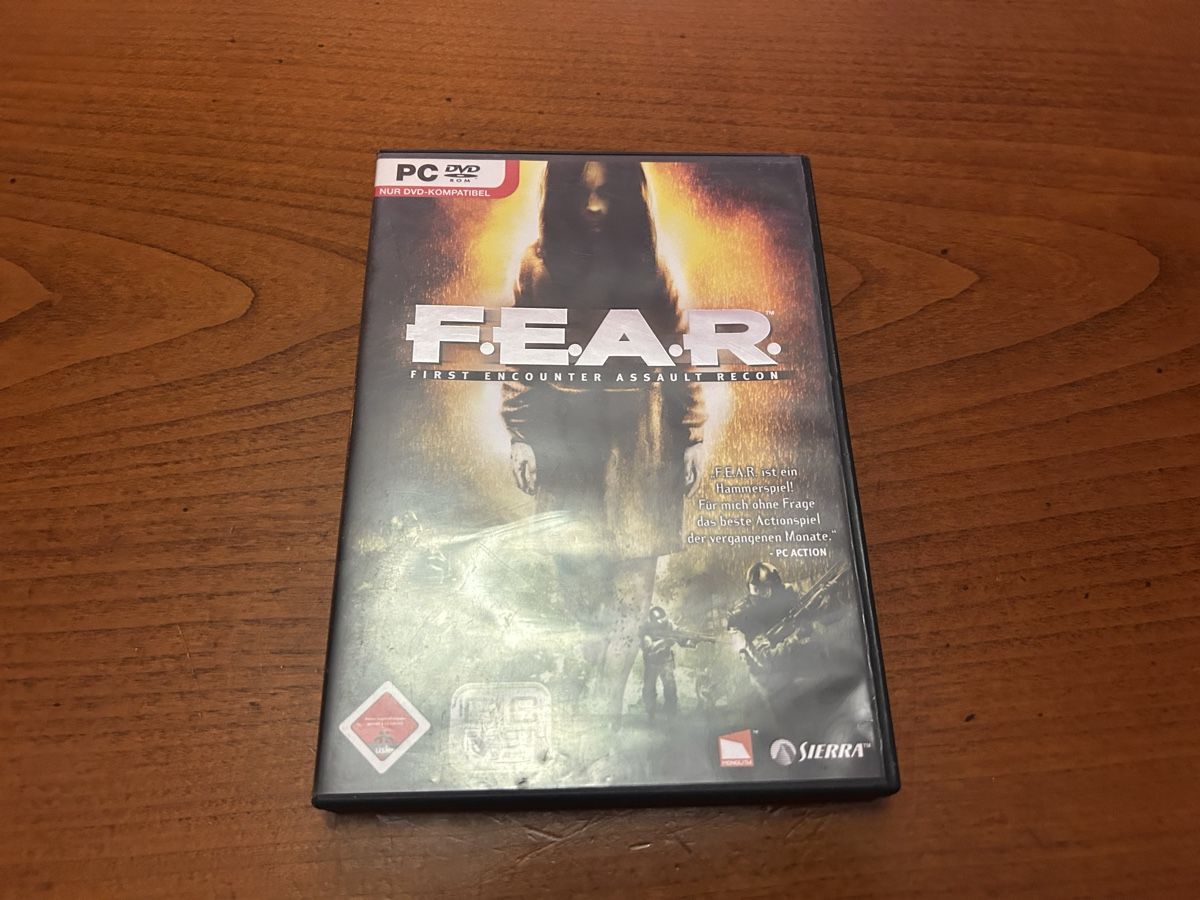 Giochi: F.E.A.R. PC Spiel Deutsch guter Zustand – Usato da Obergösgen venduto da mad_56fp