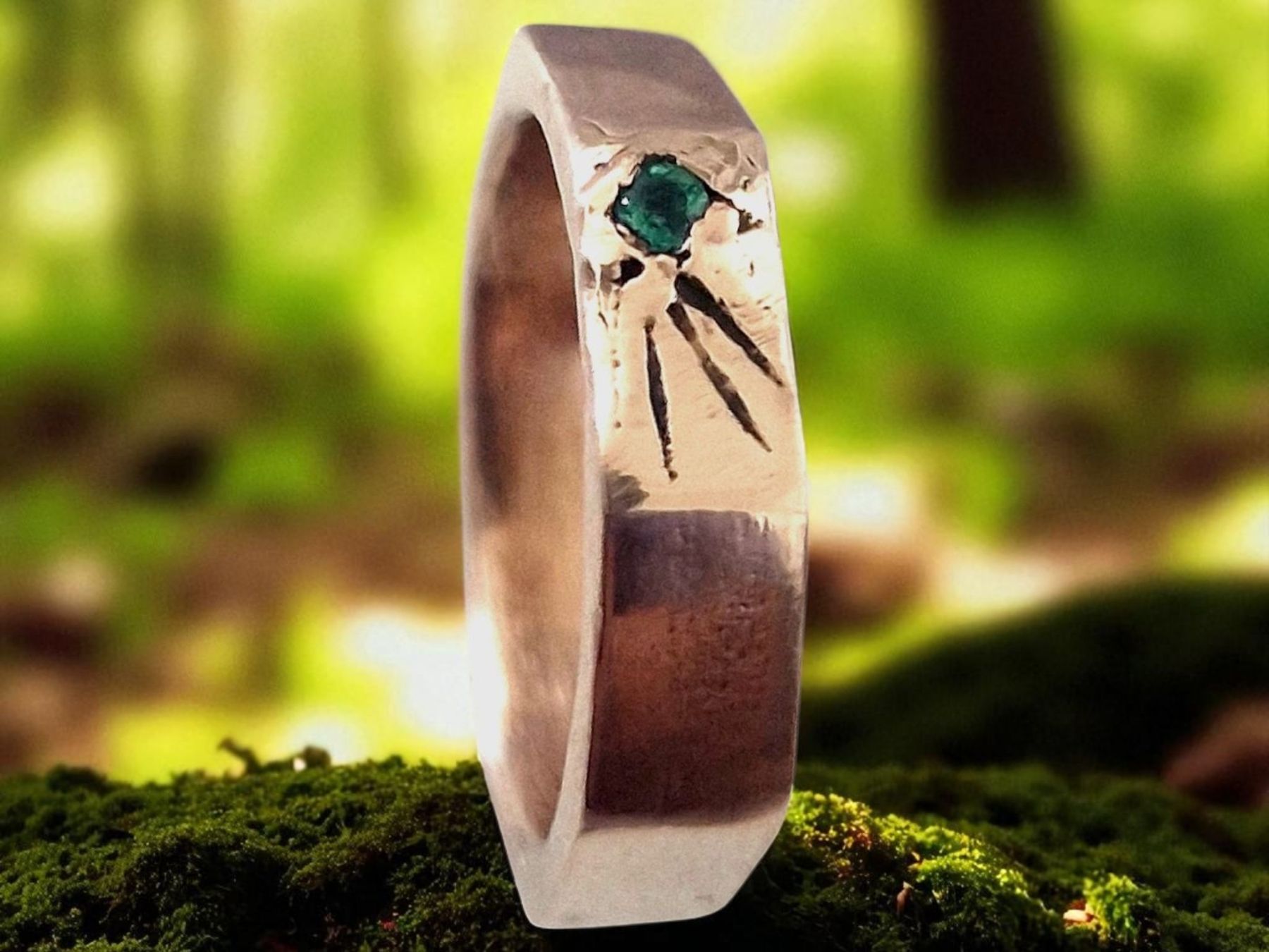 Anelli: Achteckring Bronze mit Smaragd. Grösse 52 – Nuovo e nell'imballaggio originale da Aarau venduto da Schmuckhoehle_MD 1