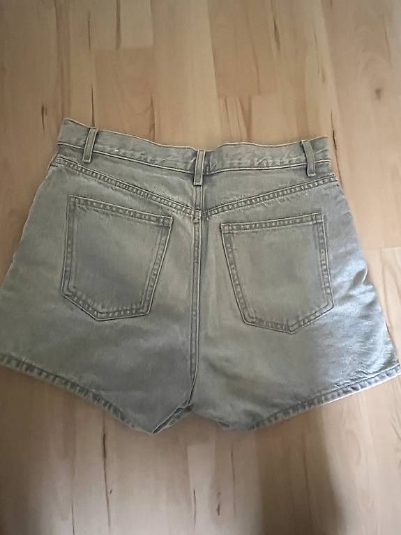 Jeans: Jeans Shorts Grösse 40 – Gebraucht aus Oberglatt ZH von gin_ht6j 2
