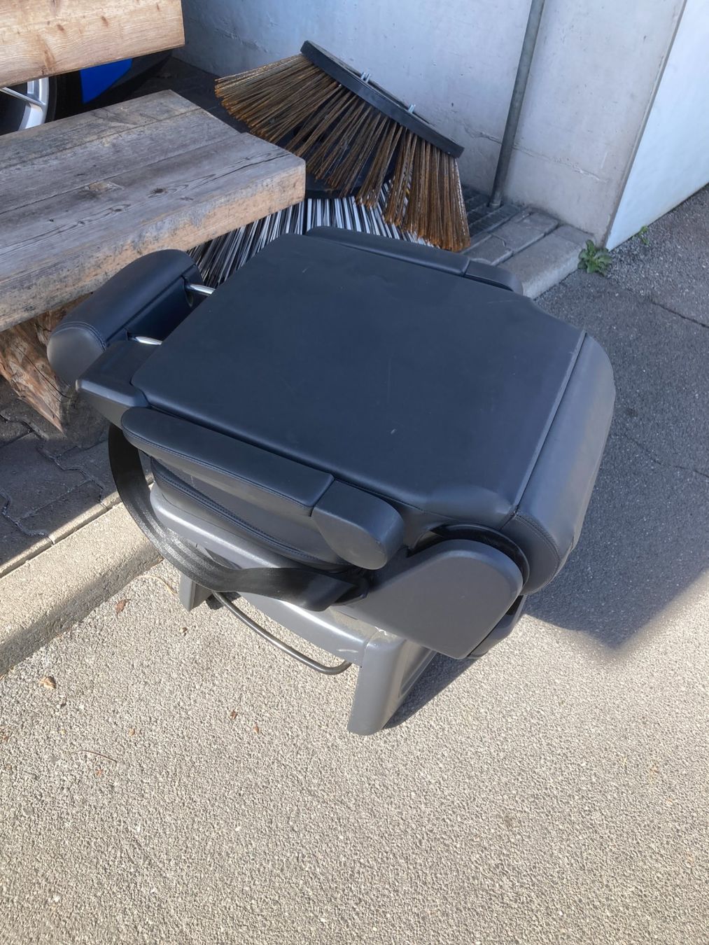 VW Tutti i ricambio: VW T6 Multivan EinzelSitz Drehbar Leder – Usato da Cham venduto da WB2223 4