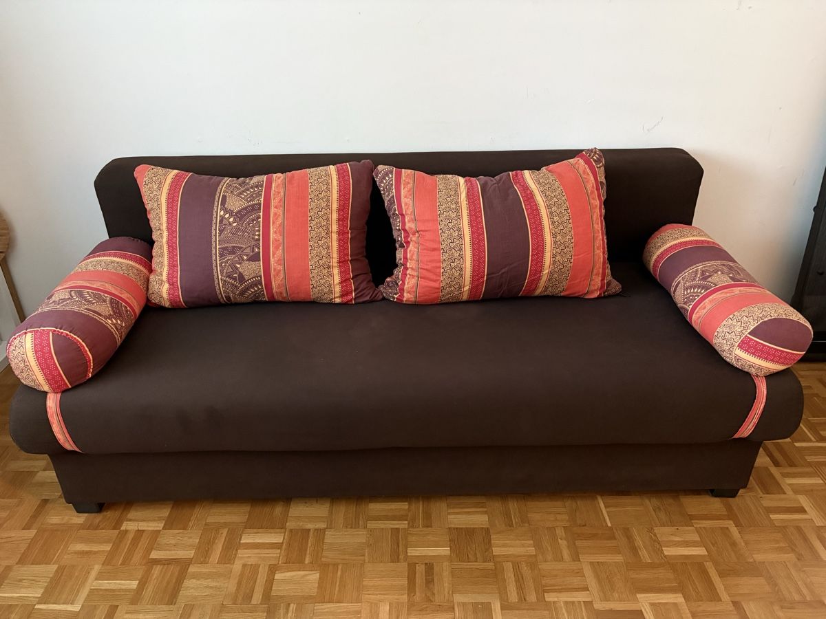 Sofas: Sofa bed + topper – D'occasion à glattbrugg par luc_n2wp