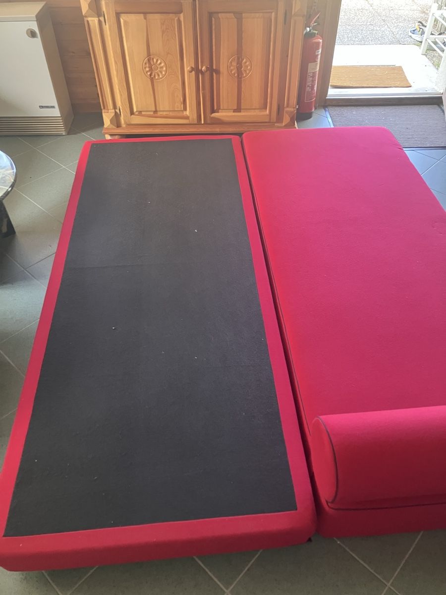 Sofas: Red Sofa Bed good condition 200cm x 80cm – Gebraucht aus Birmensdorf ZH von Trovo 2